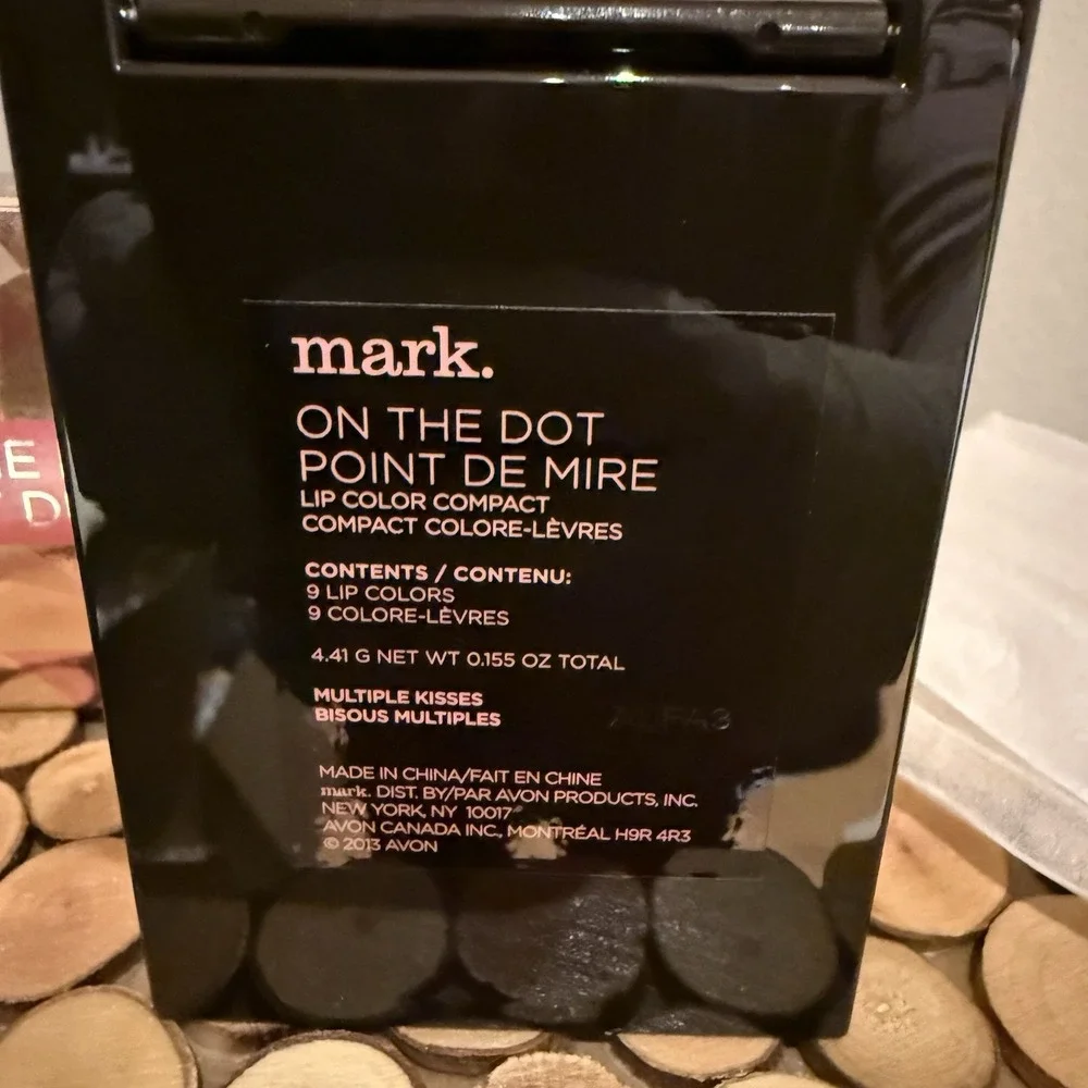 MARK ON THE DOT LIP COLOR COMPACT CONTENTS MULTIPLE KISSES 9 LIP COLORS